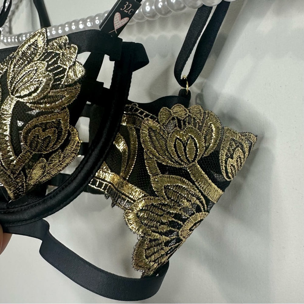 VS Very Sexy Band of Lover Black Strappy Floral Embroidered Bra - Picture 9 of 14